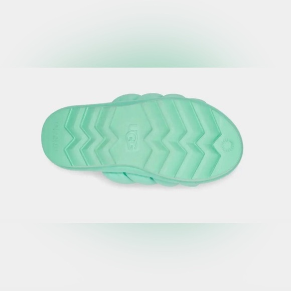 UGG green puffy cushioned sheepskin platform Maxi Slides size 9 brand new - Picture 6 of 6